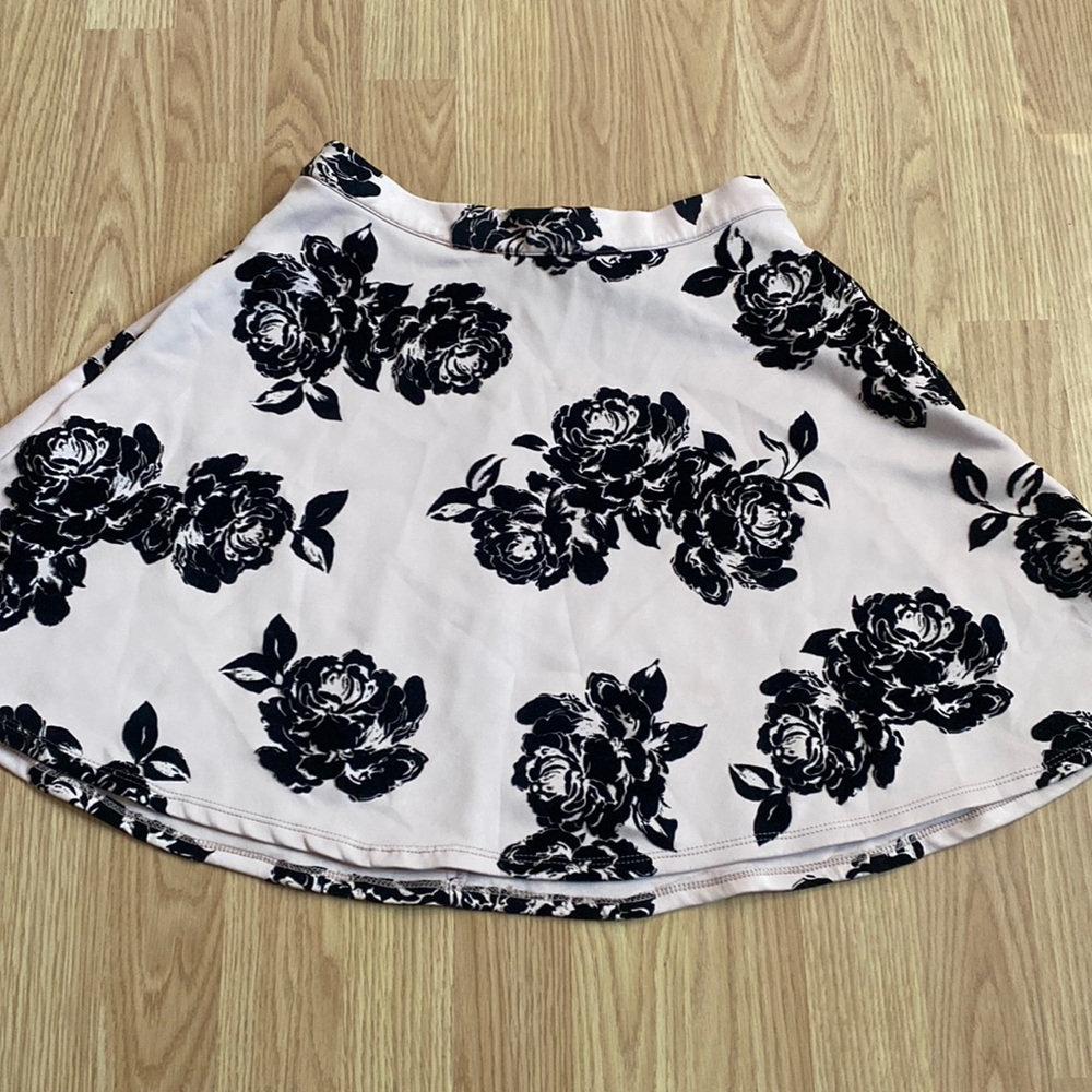 Pink and black flowers design skirt perfect for the summer